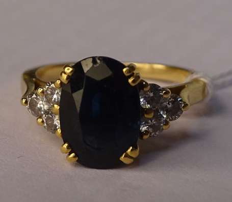 Bague en or jaune 18K (750°/00) sertie griffes 