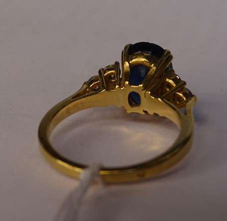 Bague en or jaune 18K (750°/00) sertie griffes 