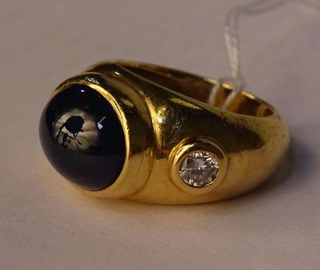 Bague jonc en or jaune 18K (750°/00) ornée d'un 