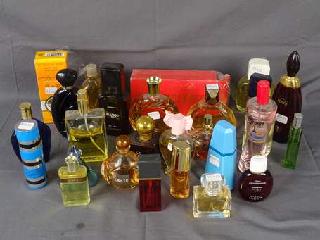 Divers parfumeurs lot de flacons entamés