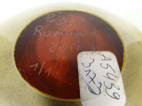 RIBES Romuald - Vase boule en verre à décor rouge 