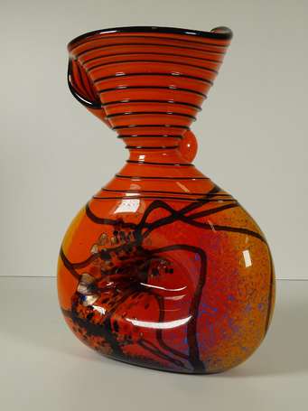 Vase sculptural en verre soufflé à décor 