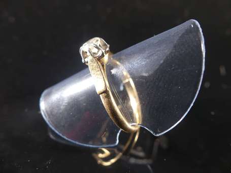 Bague solitaire en or jaune 18K (750°/00) montée 