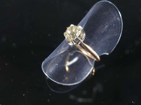 Bague solitaire en or jaune 18K (750°/00) et 