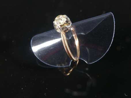 Bague solitaire en or jaune 18K (750°/00) et 