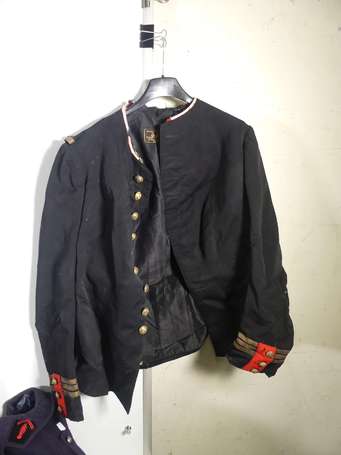 Lot de 4 ensembles - veste d'un capitaine IIIème 