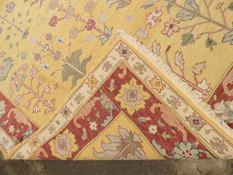 Tapis indien (chaine, trame et velours en laine), 