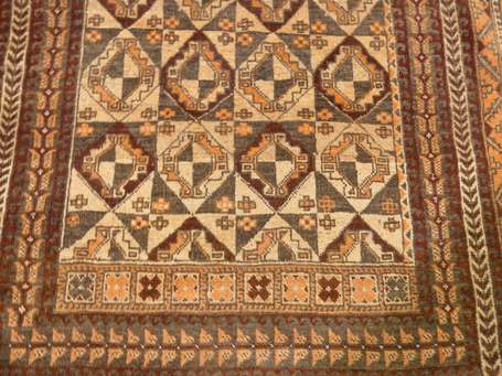 Tapis Beloutch, chaine, trame et velours en laine.