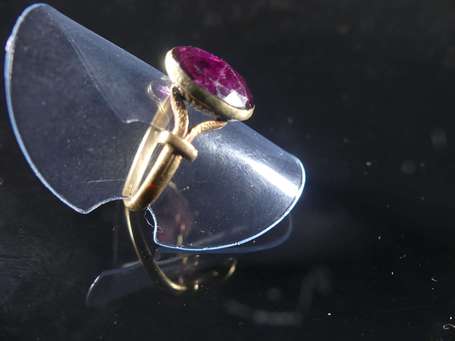 Bague en or jaune 18K (750°/00) montée d'une 