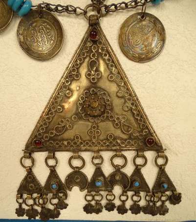 Collier en argent, la chaîne liée d'anneaux de 