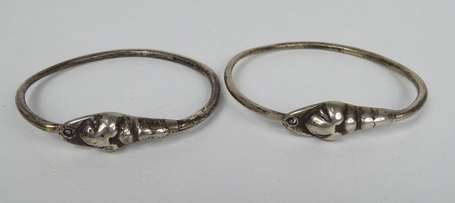 Deux bracelets joncs serpents en argent. Afrique 