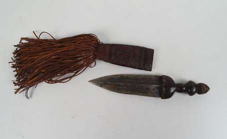COTE D'IVOIRE Couteau Baoulé, le fourreau en cuir 