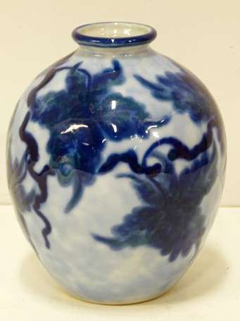THARAUD Camille (1878-1956) - LIMOGES. Vase pansu 