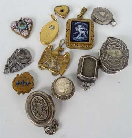 Lot de 6 pendentifs reliquaires dont 4 en argent, 