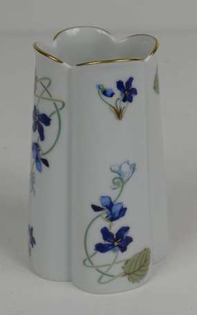 HAVILAND - Petit vase quadrilobé en porcelaine 