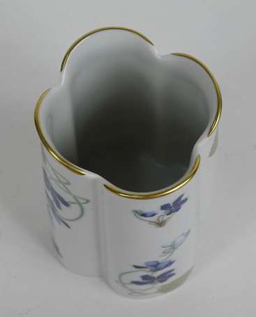 HAVILAND - Petit vase quadrilobé en porcelaine 