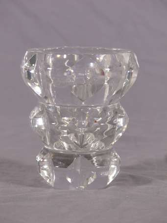 DAUM France - Vase tronconique en cristal moulé. H