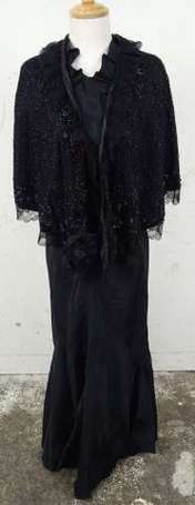 Robe du soir style Art Déco noire. On joint un 