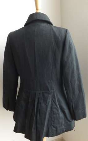 LOUIS VUITTON - Manteau en brocart noir, plissé au