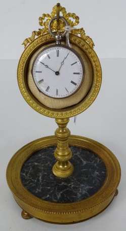 Porte-montre en bronze doré à décor de ruban noué,