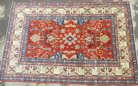 Tapis Orient En laine et coton, le champ rouge 