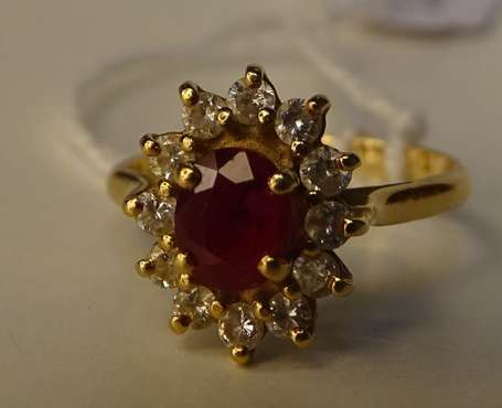 Bague marguerite en or jaune 18K (750°/00) sertie 