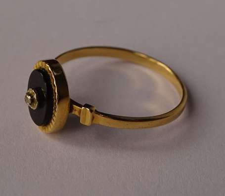 Bague en or jaune 18K (750°/00) ornée d'onyx et 