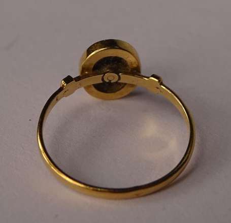 Bague en or jaune 18K (750°/00) ornée d'onyx et 