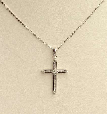 Pendentif croix fine en or blanc 18K (750°/00) 