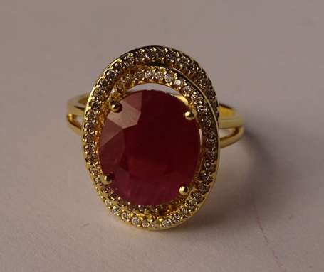 Bague ellipse en or jaune 18K (750/00) ornée d'un 