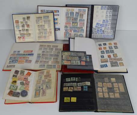 1 carton contenant divers petits albums. Timbres 