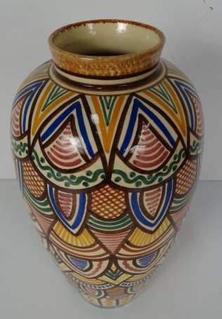 HB QUIMPER - Vase balustre en faïence polychrome à