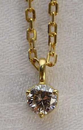 Pendentif en or jaune 18K (750°/00) serti quatre 