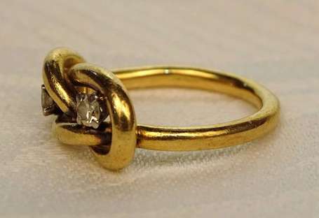 Bague nœud en or jaune 18K (750°/00) sertie 