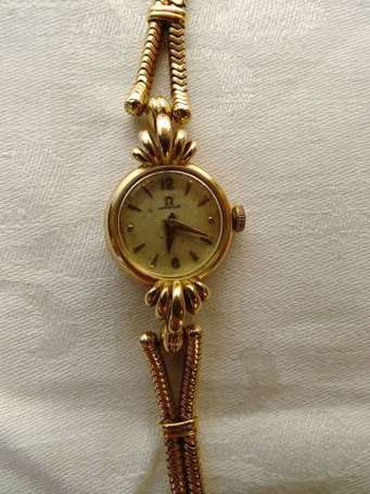 Deux montres bracelet de dame en or jaune 18K 
