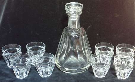 BACCARAT - Carafe accompagnée de 8 verres à porto 
