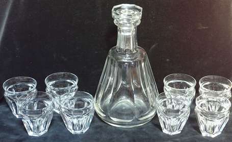 BACCARAT - Carafe accompagnée de 8 verres à porto 