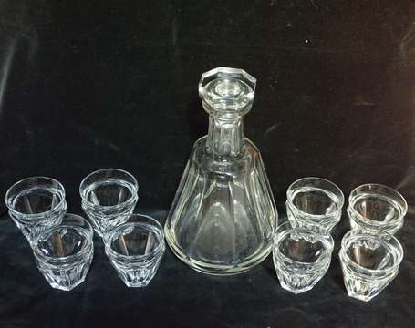 BACCARAT - Carafe accompagnée de 8 verres à porto 