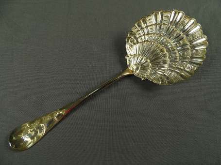 Cuillère à fraise en argent, le cuilleron en forme