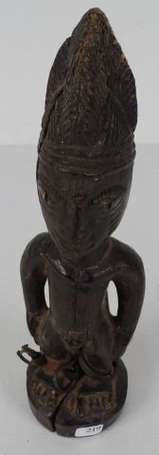 Ancienne statuette rituelle en bois dur liée au 