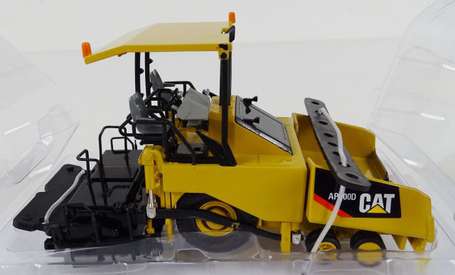 NORSCOT-CAT Asphalt paver with canopy AP600D, neuf