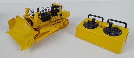 UH-Bulldozer KOMATSU D 575 A (radio commandée), 