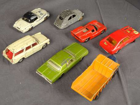 Dinky toys et divers - Lot 7 véhicules dans l'état