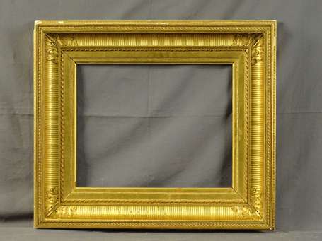 Cadre en bois doré époque Restauration. 61,5 x 53 