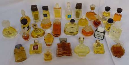Lot de 30 miniatures de parfum dont GUERLAIN, NINA