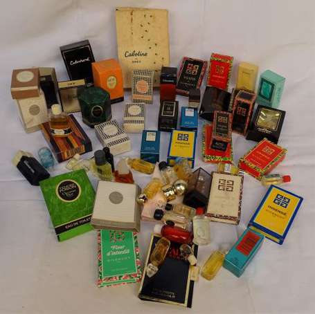 Fort lot de miniatures de parfum, la plupart en 