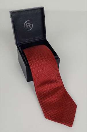 ROCHAS - Cravate en soie rouge à motifs linéaires 