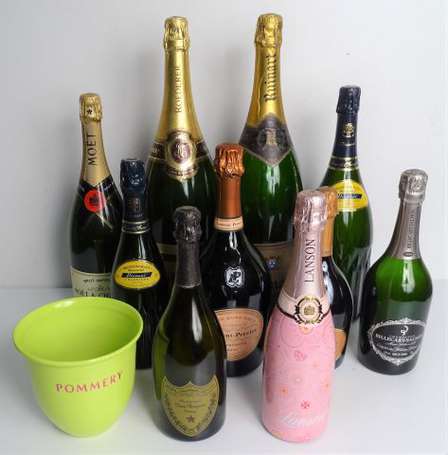 Lot de 10 bouteilles de champagne factices 