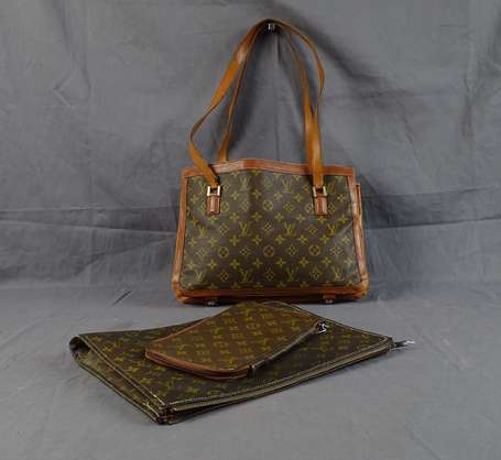 LOUIS VUITTON - Lot en toile Monogram comprenant 