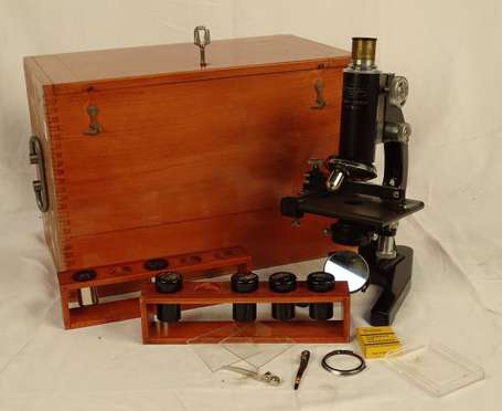 Microscope à trois têtes laqué noir FLEMARDELEY 